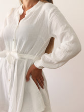 Carregar imagem no visualizador da galeria, Blusa CY04 (branca)
