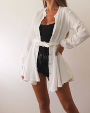 Carregar imagem no visualizador da galeria, Blusa CY04 (branca)
